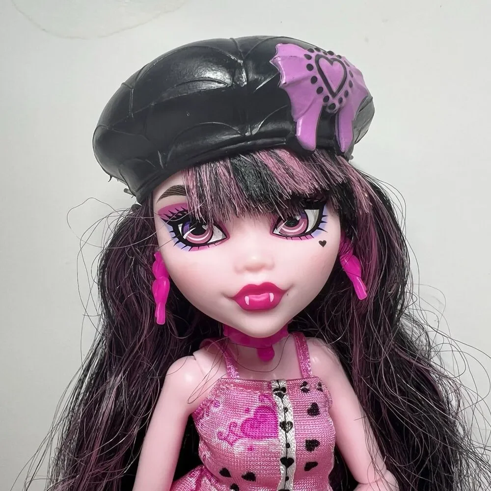 Monster High G3 Draculaura Fearbook Target Exclusive Doll w/ Beret Hat Shoes
